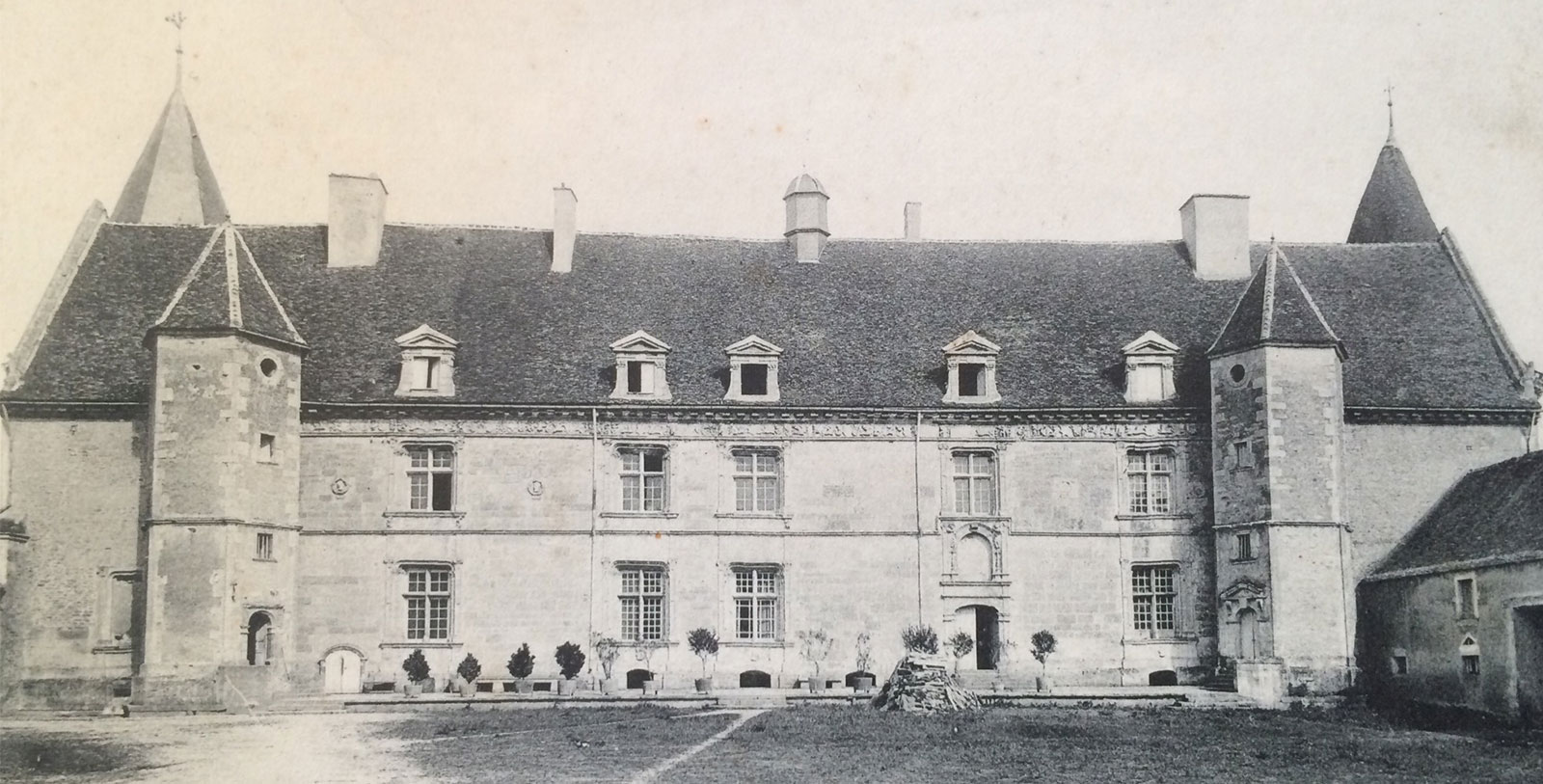 Historical Image of Exterior, Hôtel Golf Château de Chailly, 1500s, Member of Historic Hotels Worldwide in Chailly-sur-Armançon, Burgundy, France, History