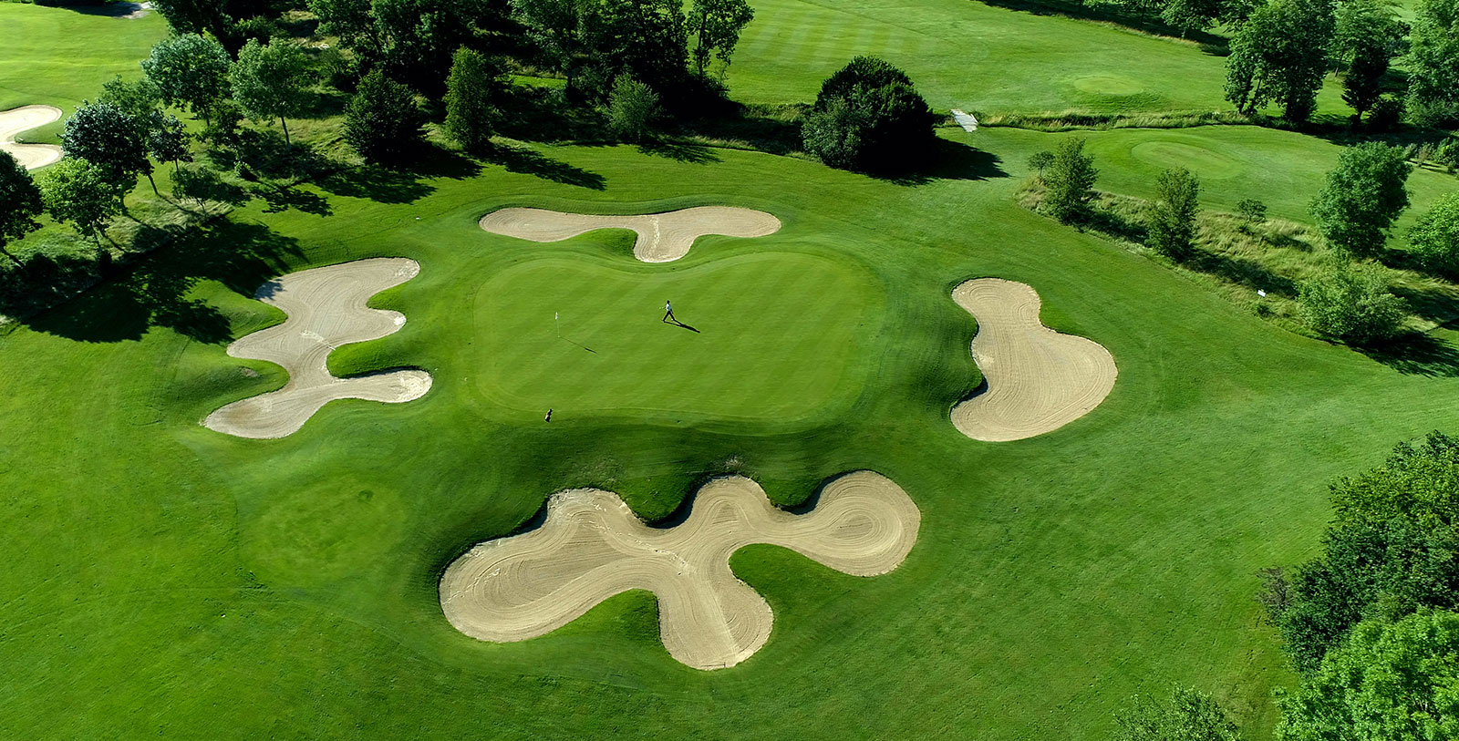 Experience a round of golf at one of the top 10 golf courses in the Northeast region of France.