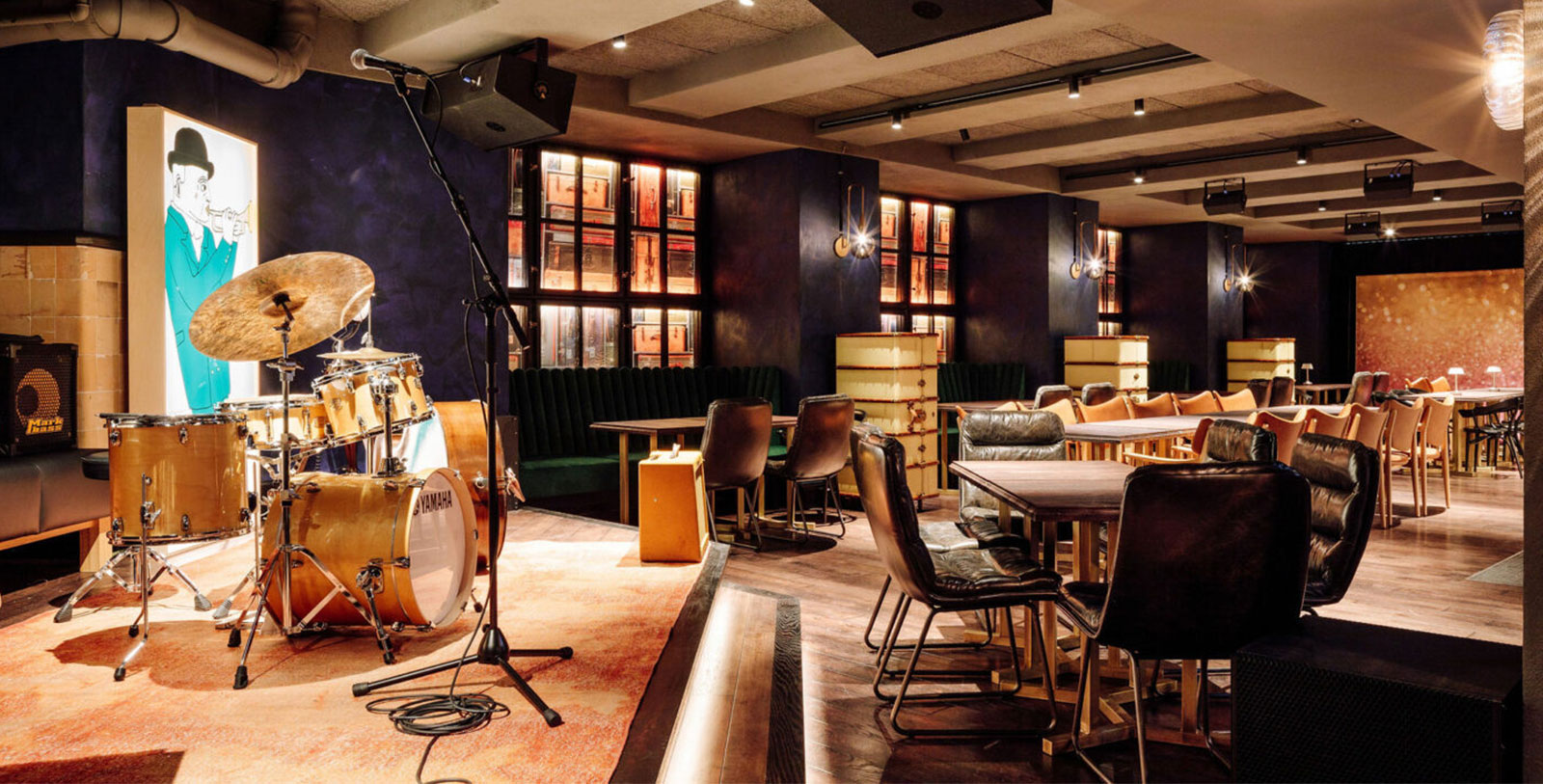 Experience a night of superb music at the hotel's Gustav Jazz Bar.