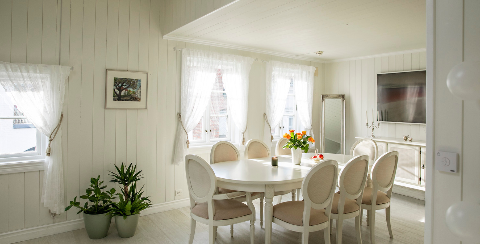 Discover the inviting charm of Gamlebyen Hotell Fredrikstad, a former merchant’s home turned intimate boutique hotel.