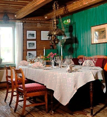Dining at
Sundvolden Hotel
in Krokkleiva