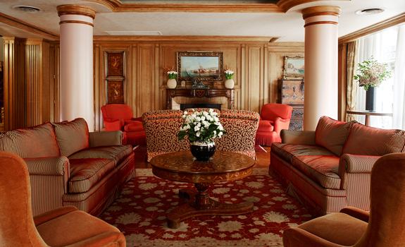 Hotel de Vigny
- Activities