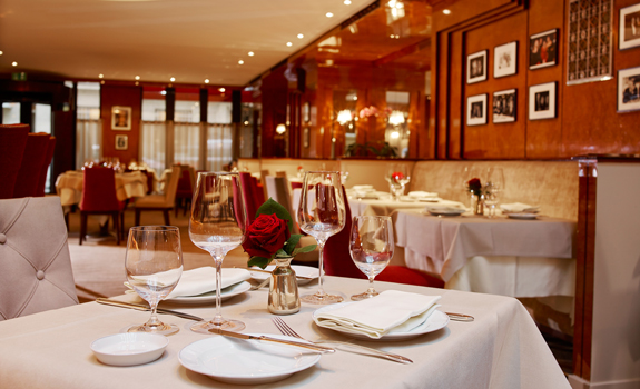 Hotel de Vigny
- Dining