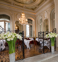 Dining at
Hotel Regina Louvre
in Paris