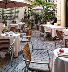 Dining at
Hotel Regina Louvre
in Paris