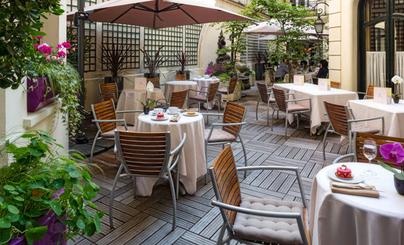 Hotel Regina Louvre
- Dining