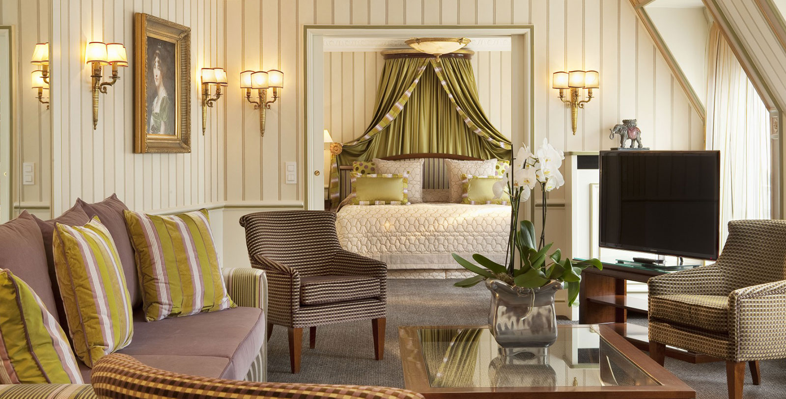 Discover historic accommodations at the Hotel Napoleon Paris.