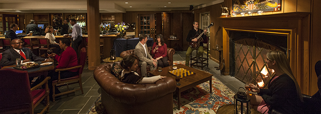 Dining at
Williamsburg Lodge, Autograph Collection, and Colonial Houses
in Williamsburg