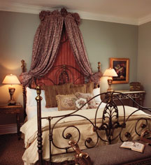 Accommodations:
The Blennerhassett Hotel
in Parkersburg