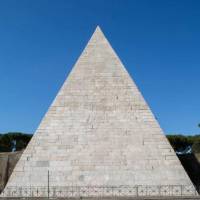Piramide Di Caio Cestio