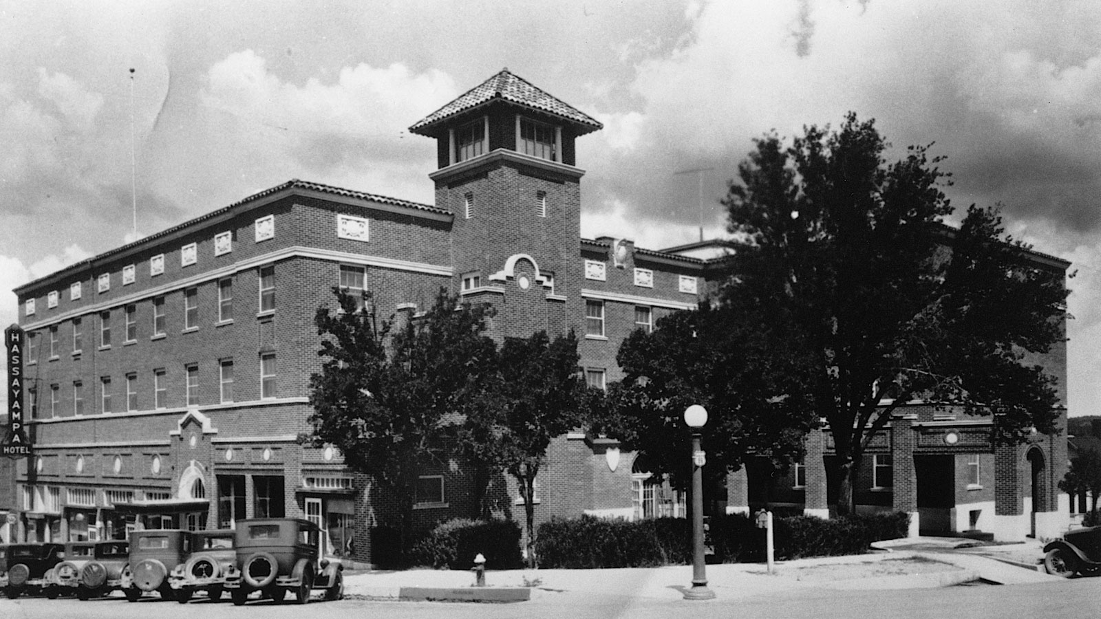Historical Image of Exterior, Hassayampa Inn, 1924, Member of Historic Hotels of America, in Prescott, Arizona, Ghost Stories.