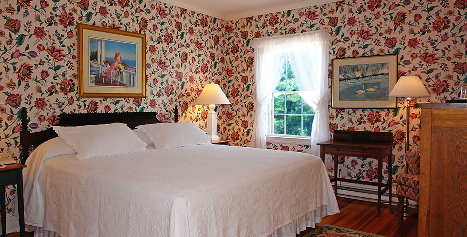 Image of Guestroom Interior The Colony Hotel, 1914, Member of Historic Hotels of America, in Kennebunkport, Maine, Accommodations