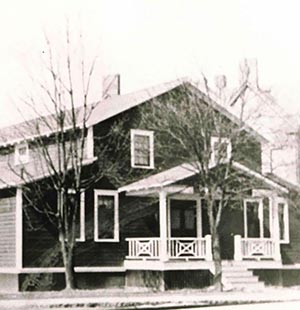 Historical image Officers' Club of the former Fort McKinley.