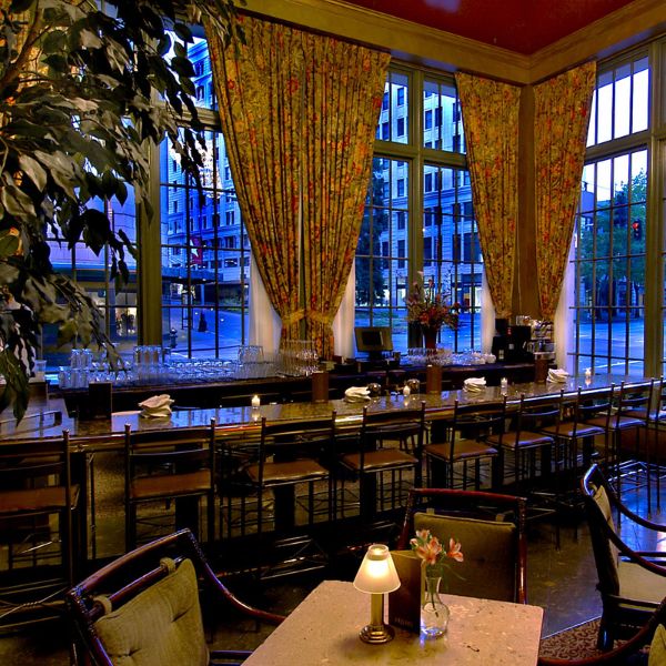 The_Mayflower_Park_Hotel_in_Seattle_Washington.jpg