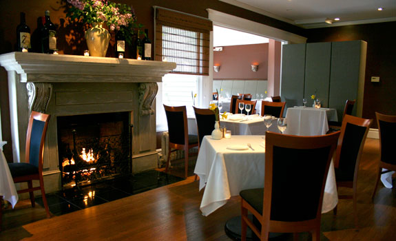Wine & Roses Hotel
- Dining