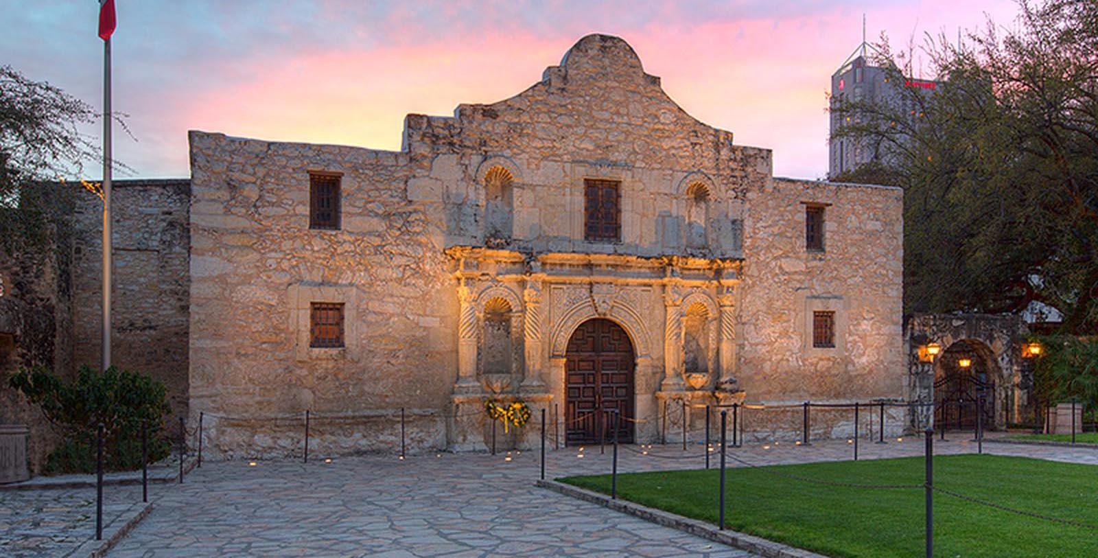 Image The Alamo The Emily Morgan San Antonio - a DoubleTree by Hilton Hotel, 1924, Member of Historic Hotels of America, in San Antonio, Texas, Discover