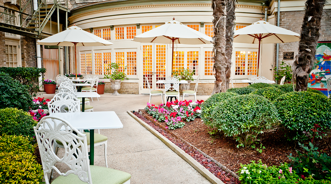 The Menger Colonial Garden