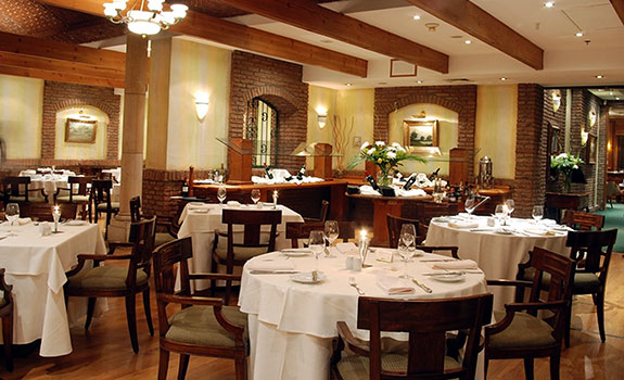 NH Collection Plaza Santiago
- Dining