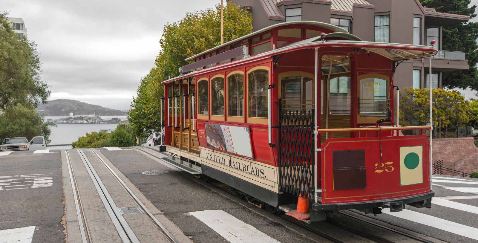 Explore the Transamerica Pyramid, the Cable Car Museum, the San Francisco Museum of Modern Art, and Chinatown within walking distance of the hotel.