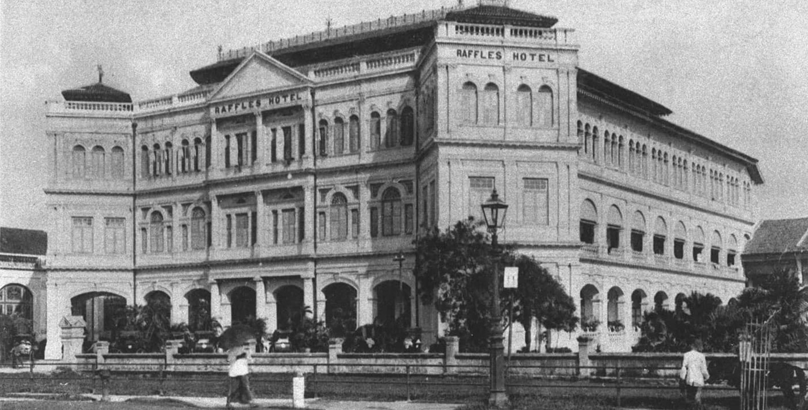 Historic Image of Hotel Guests Raffles Singapore, 1887, Member of Historic Hotels Worldwide, in Singapore, Discover