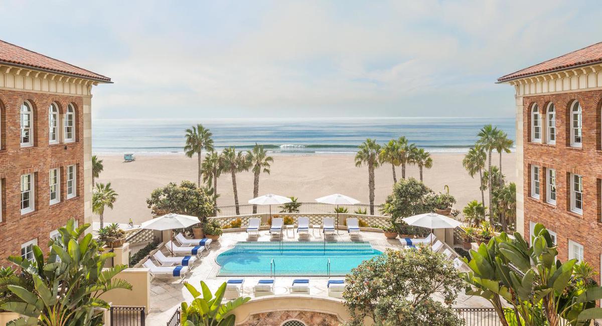 Experience the Bergamot Station arts complex, the Santa Monica Pier, Pacific Park, and the beautiful Santa Monica State Beach just steps away.
