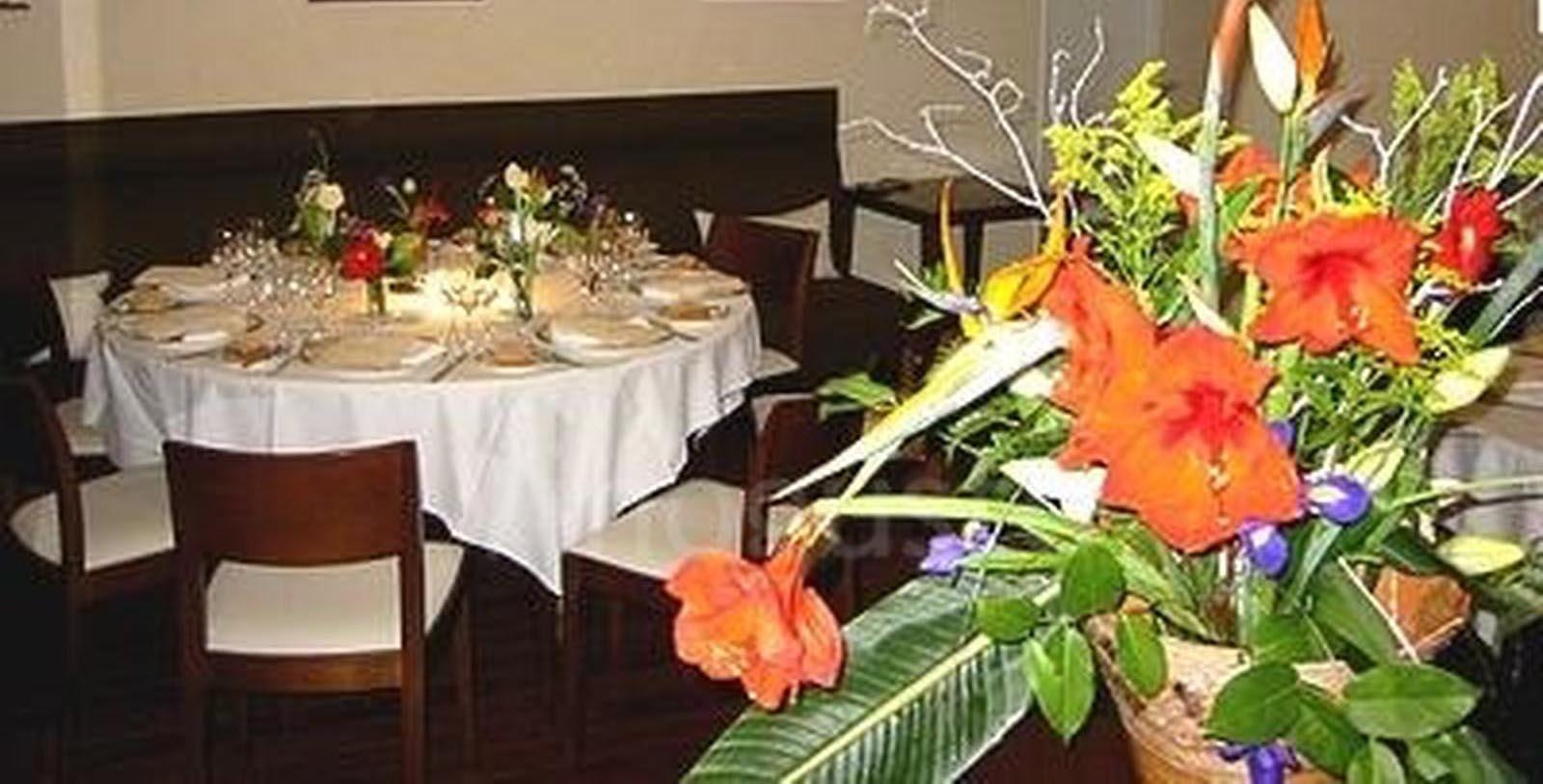 Image of Banquet Tables, Hotel La Rose in Santa Rosa, California, 1907, Member of Historic Hotels of America, Taste