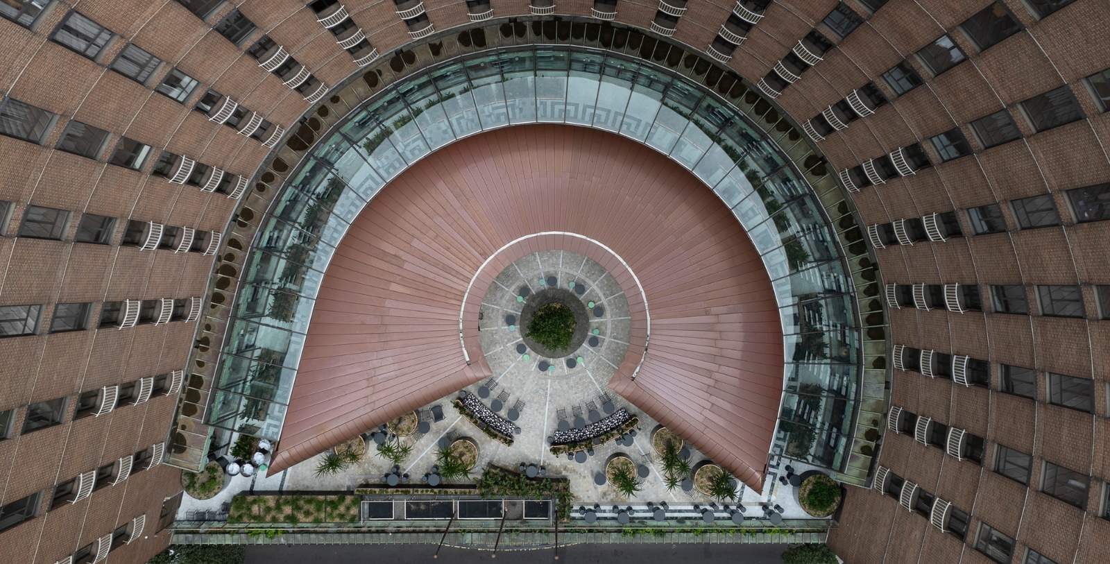 Explore iconic landmarks, vibrant cultural institutions, and luxury shopping all just moments from the hotel in the heart of Sydney.