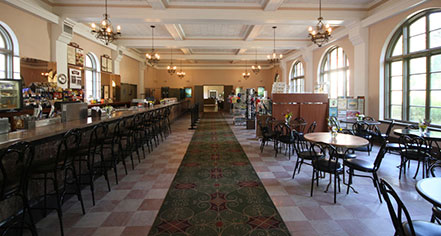 Dining at
The Lodge at Wakulla Springs
in Wakulla Springs