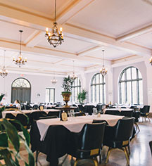 Dining at
The Lodge at Wakulla Springs
in Wakulla Springs