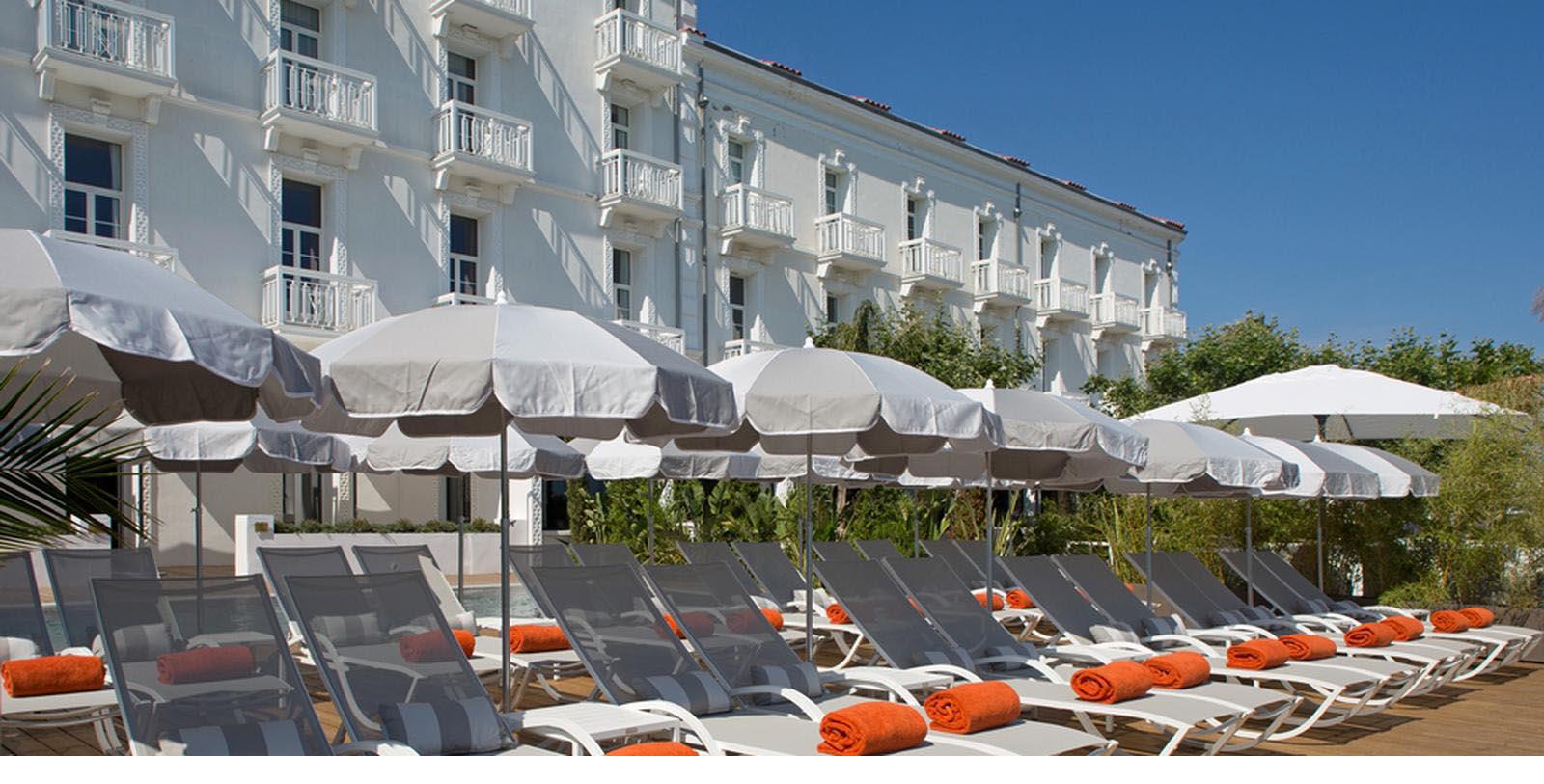 Discover the outstanding structural features of the Grand Hotel des Sablettes Plage, Curio Collection by Hilton.