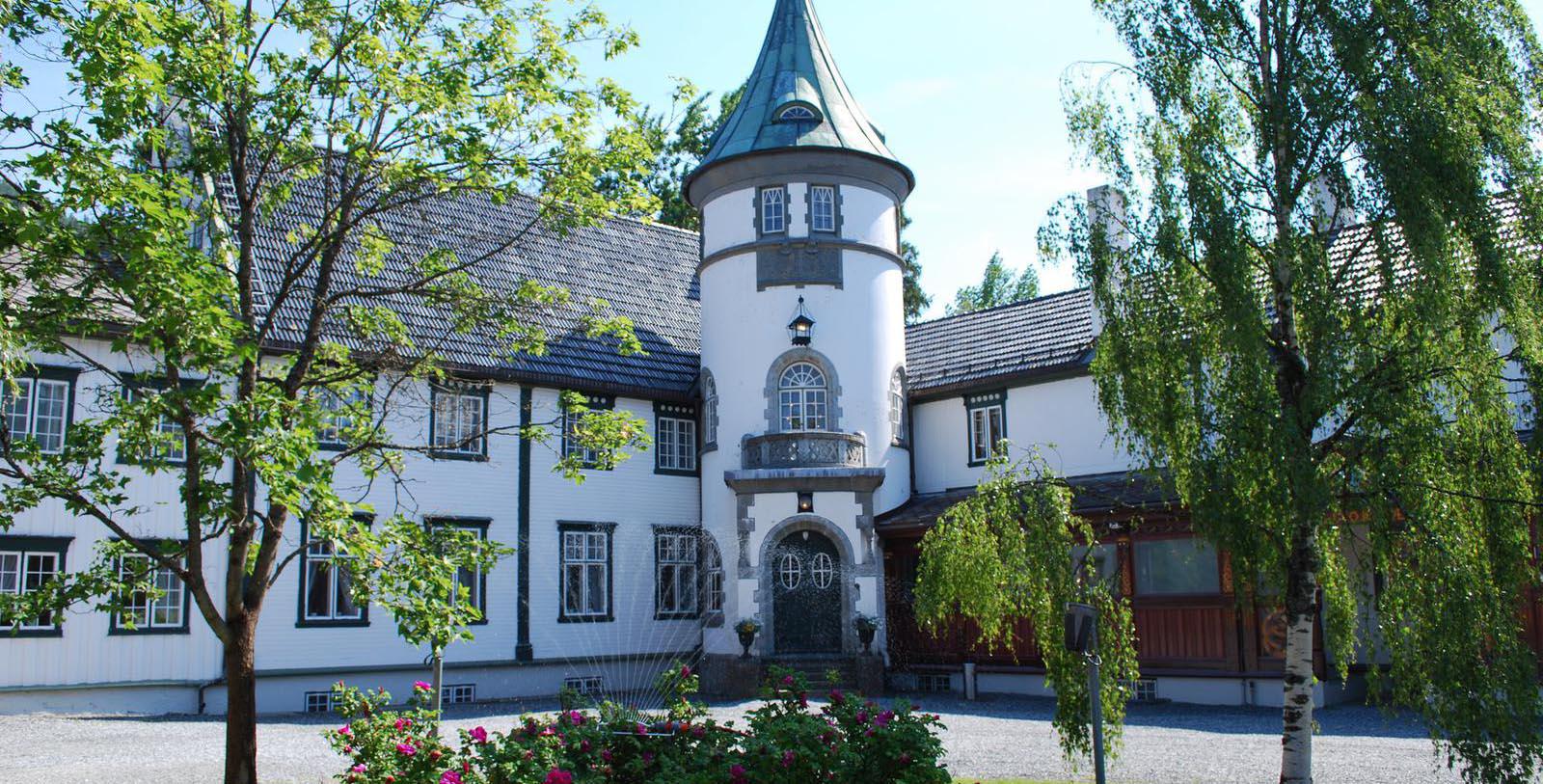 Image of hotel exterior Bårdshaug Herregård, 1890, Member of Historic Hotels Worldwide, in Orkanger, Norway, Special Offers, Discounted Rates, Families, Romantic Escape, Honeymoons, Anniversaries, Reunions