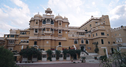 Deogarh Mahal
in Deogarh Madaria