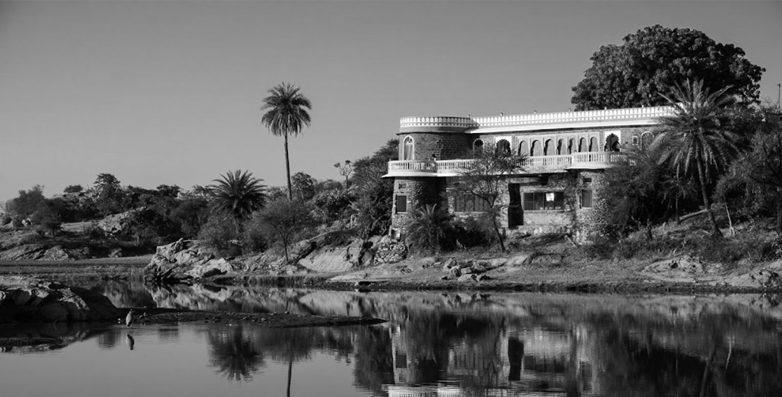 Discover Fort Seengh Sagar, located in a seasonal lake near the historic ruins of the deserted Manpura village.
