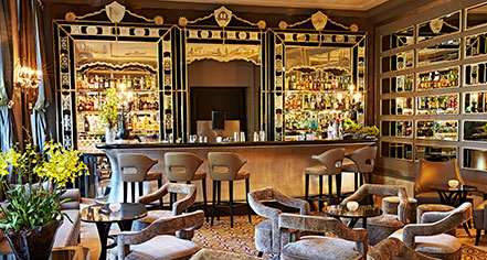 Dining at
San Clemente Palace Kempinski
in Venice