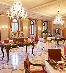 Dining at
San Clemente Palace Kempinski
in Venice