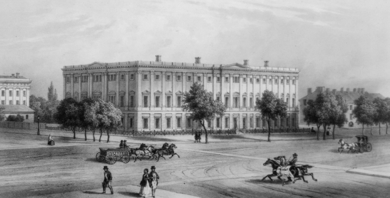 Discover the magnificent fully marbled construction of this historic hotel designed by architect Robert Mills.