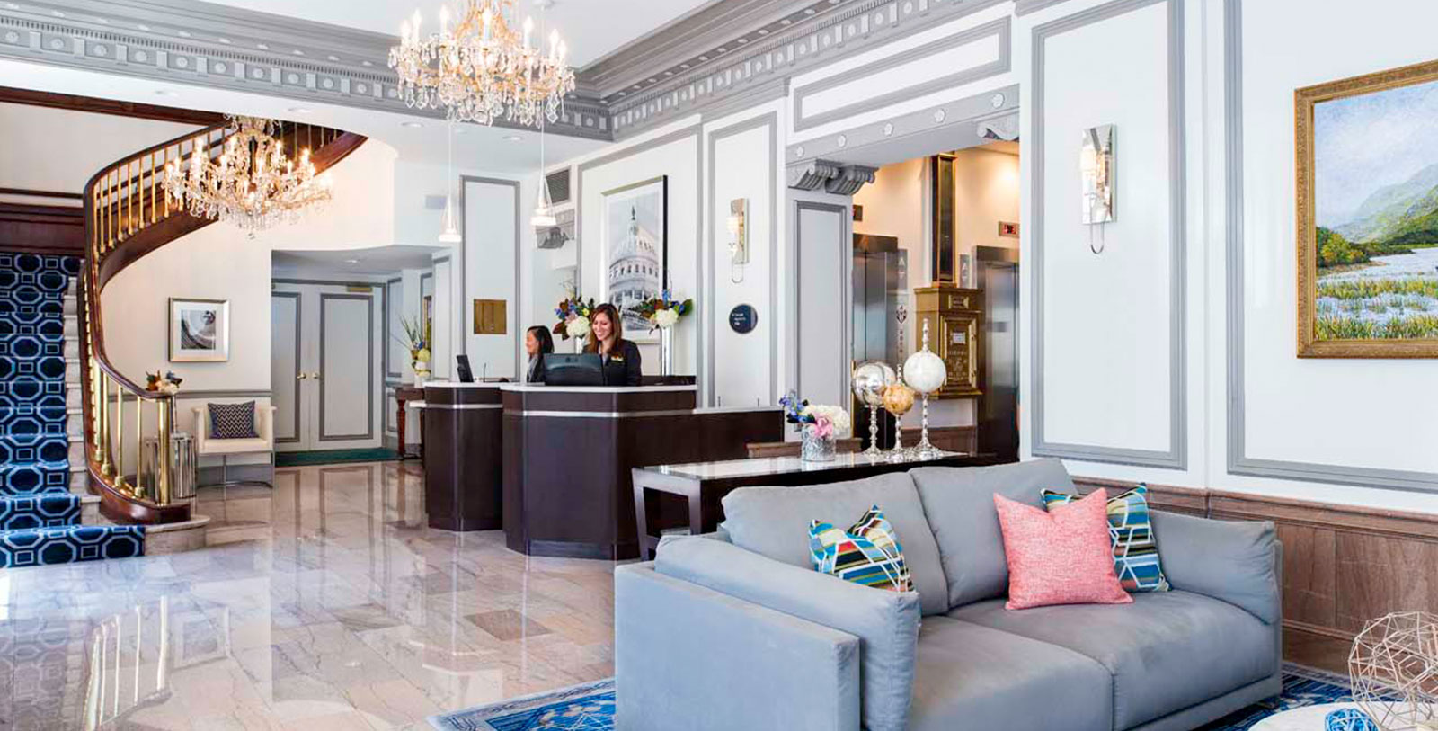 Discover the classic Georgian Revival-style façade of the Phoenix Park Hotel.