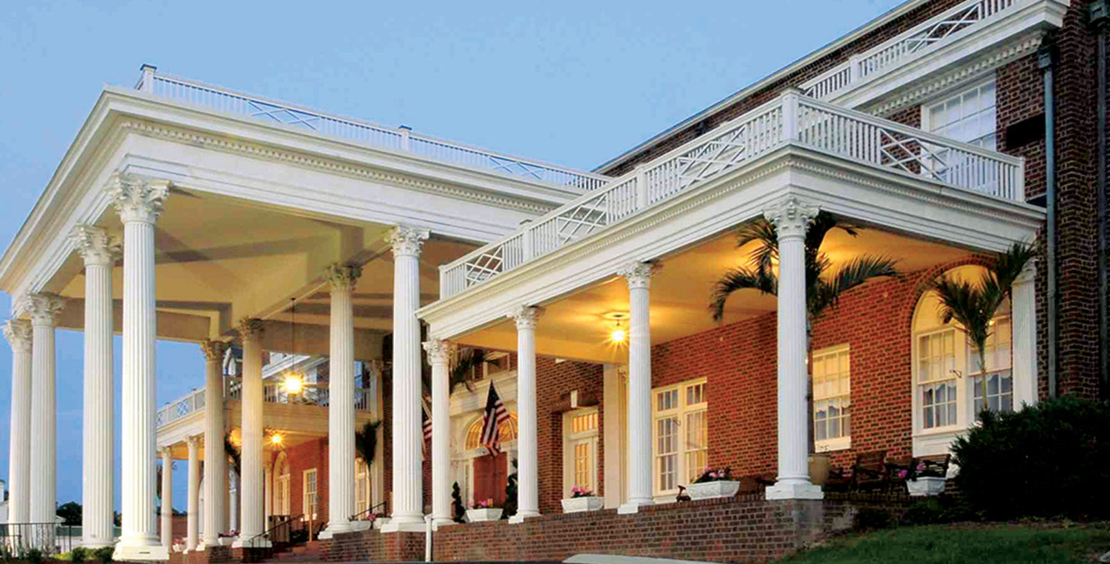 Discover the Georgian Revival architecture of The Mimslyn Inn.