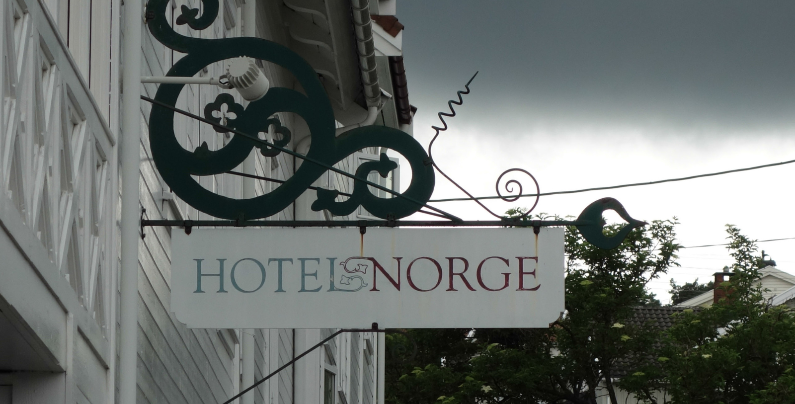 Enjoy the heart of Lillesand at the family-run Lillesand Hotel Norge.