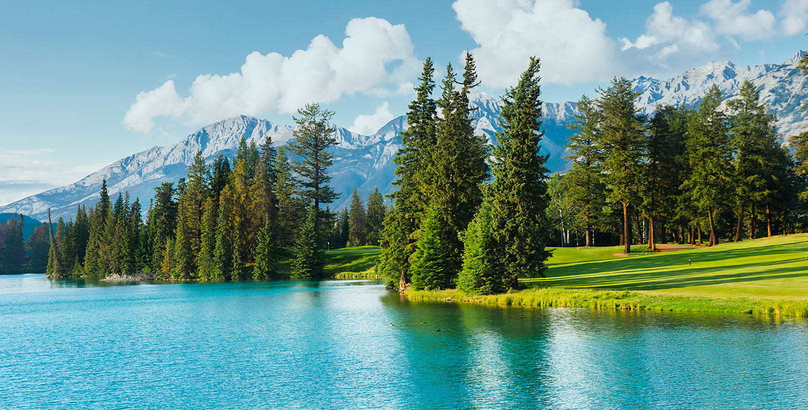 Experience the many natural wonders located nearby at Jasper National Park, a UNESCO World Heritage Site.