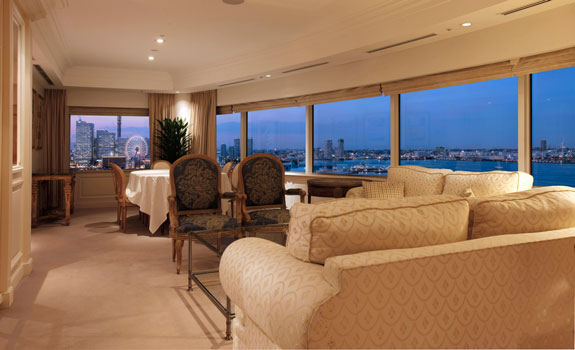 Hotel New Grand
- Dining