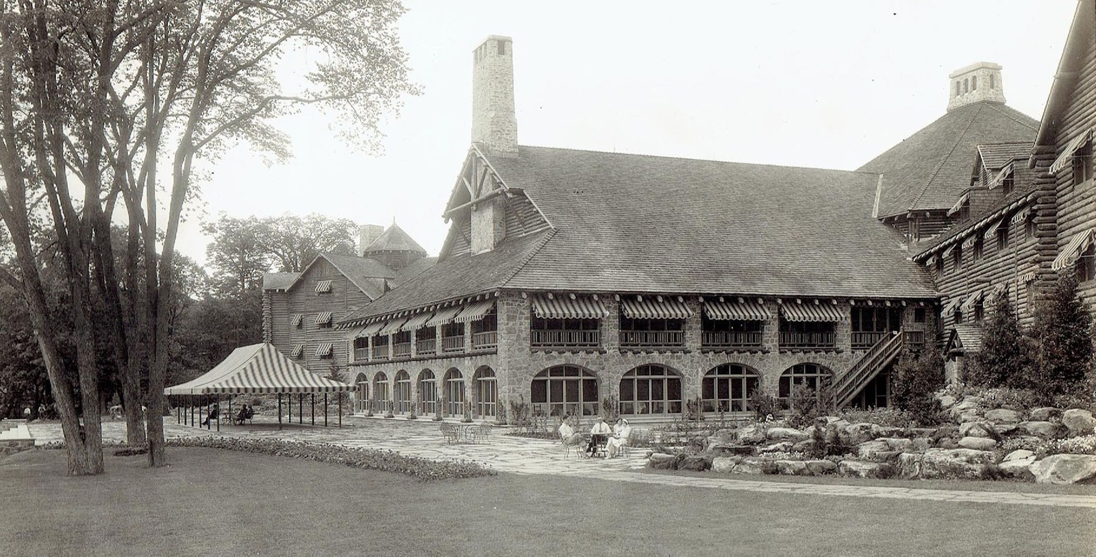 Historical image of Exterior, Fairmont Le Château Montebello, 1930, Member of Historic Hotels Worldwide, in Montebello, Quebec