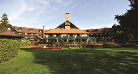 Fairmont Le Château Montebello
in Montebello