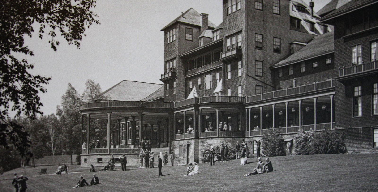 Historic Image Hotel Exterior Fairmont Le Manoir Richelieu, 1899, Member of Historic Hotels Worldwide, in Charlevoix, Quebec, History