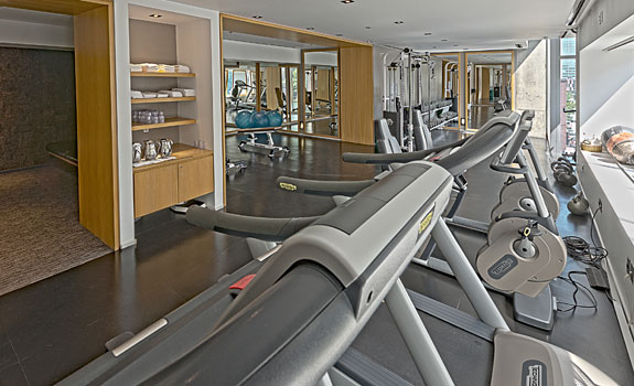 Hotel 10
- Activities