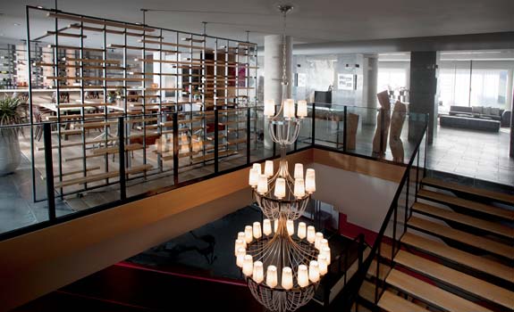 Hotel 10
- Dining