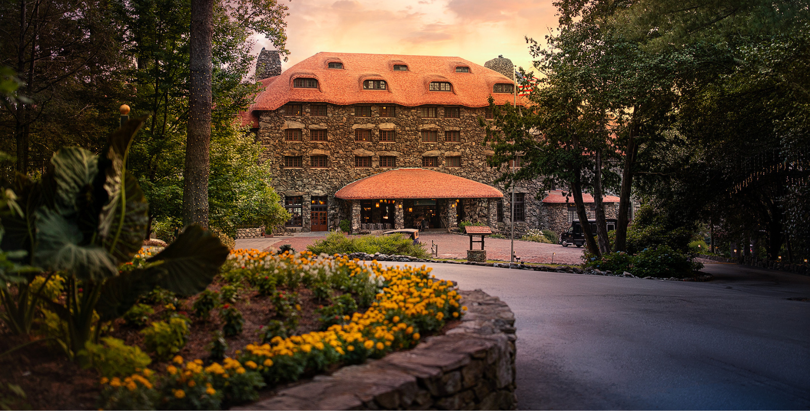 Image of exterior of Omni Grove Park Inn in Asheville, North Carolina