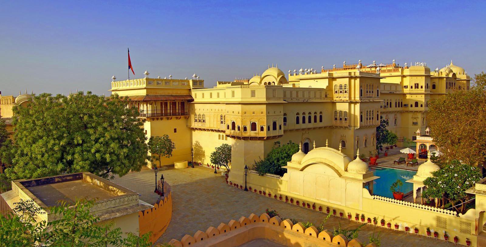 Discover the delicate Rajasthani motifs of this ancient palace.