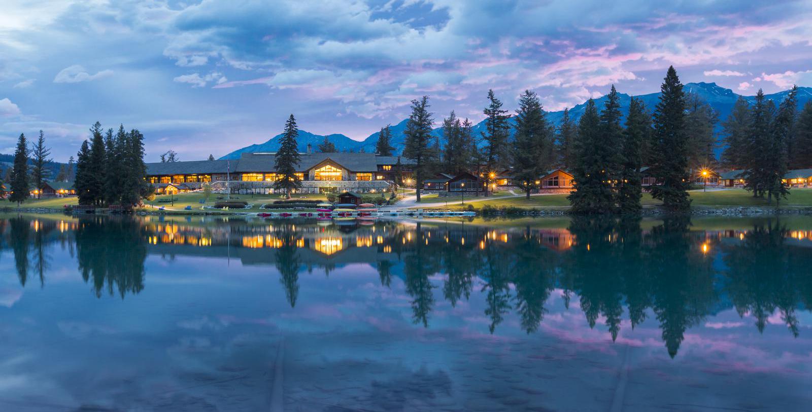 Discover the beautiful Jasper National Park that surrounds this great historic hotel.