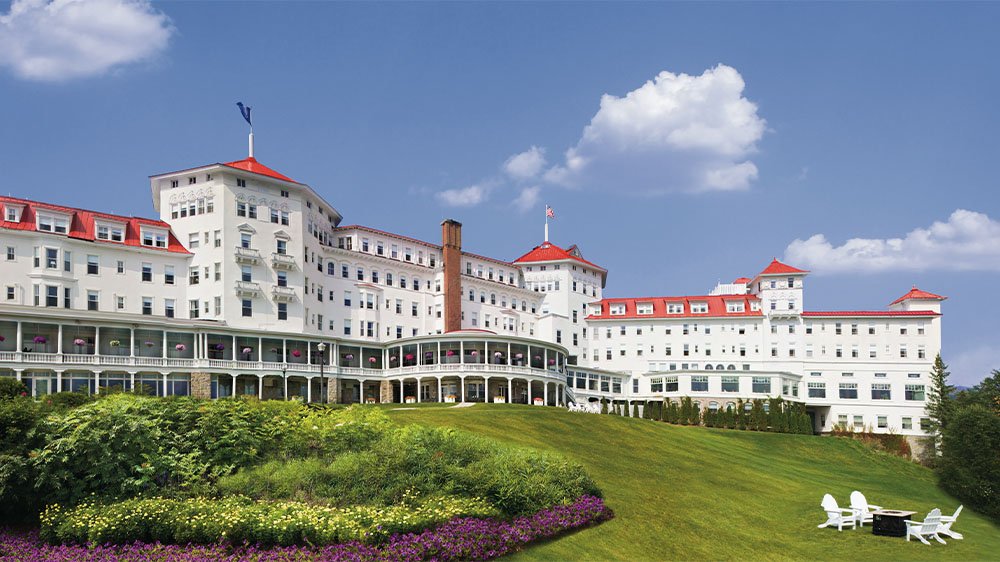 Daytime exterior of the Omni Mount Washington Resort, Bretton Woods in New Hampshire.